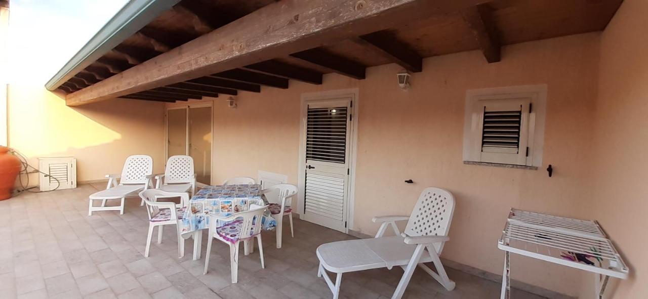 Fronte Mare Attico Indipendente Ed Esclusivo Con Terrazza Panoramica Leilighet Isola Rossa Eksteriør bilde