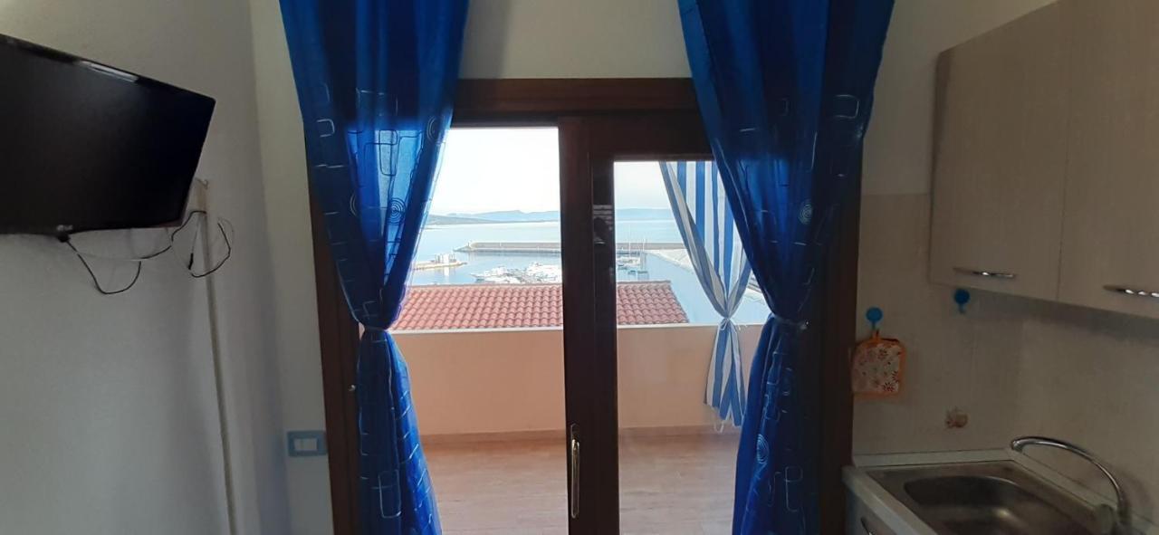 Fronte Mare Attico Indipendente Ed Esclusivo Con Terrazza Panoramica Leilighet Isola Rossa Eksteriør bilde