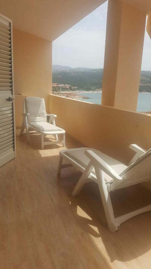 Fronte Mare Attico Indipendente Ed Esclusivo Con Terrazza Panoramica Leilighet Isola Rossa Eksteriør bilde